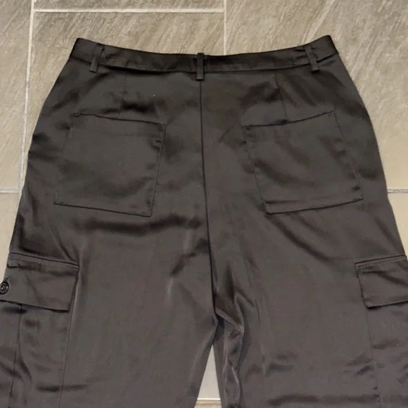 DKNY Woman’s Black Cargo Pants - Picture 15 of 15